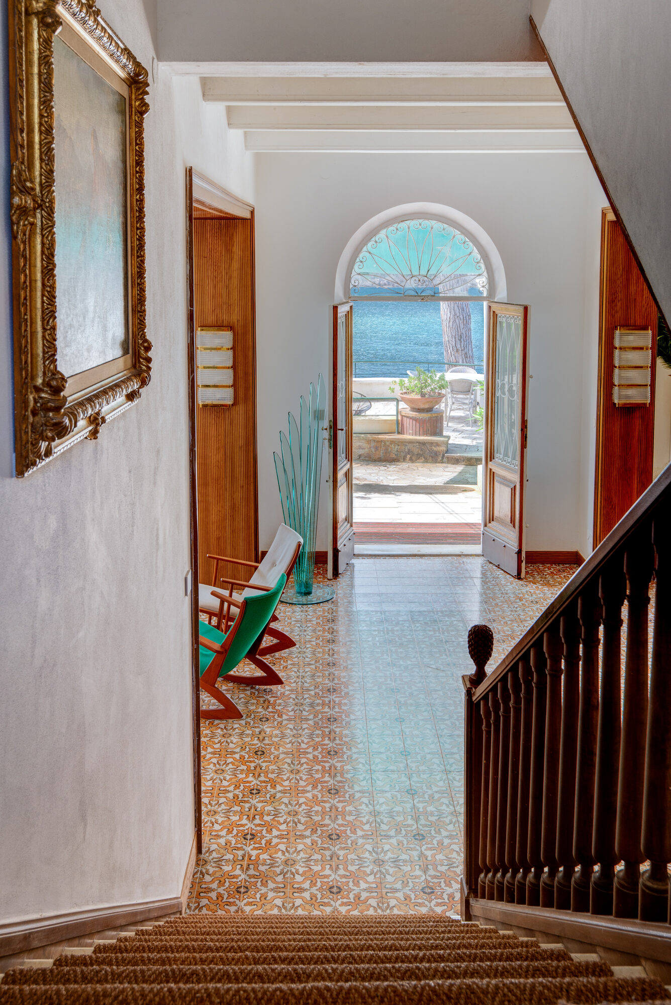 Ingresso con arco sul mare