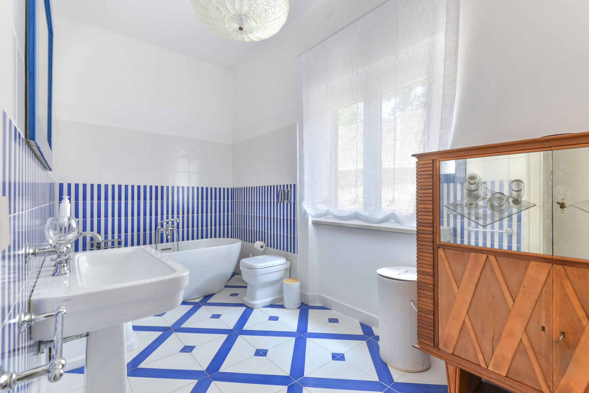 Bagno con ceramica di Vietri